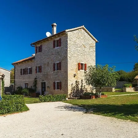 Cristina Tatil Evi *